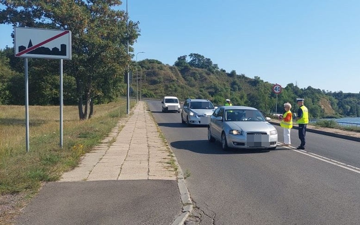 Wspólne patrole policjantów i inspektorów podczas wakacji