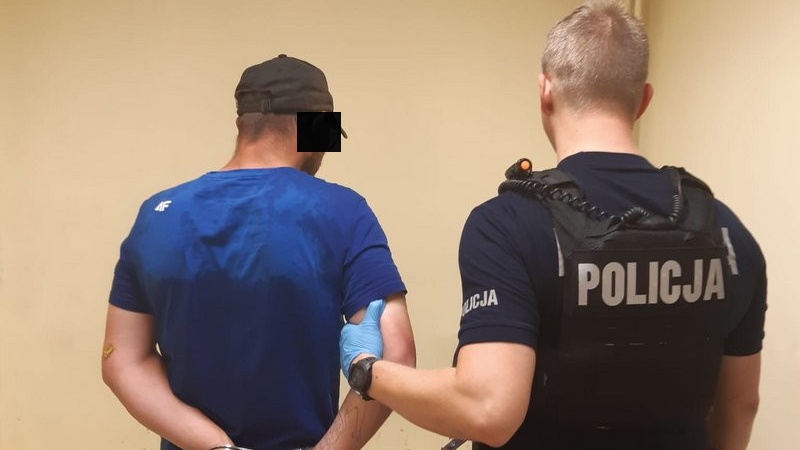 Podpalacz w rękach policjantów z Podgórza