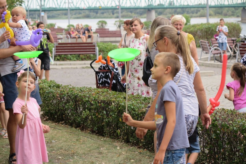 Konkursy z nagrodami, gry i tańce – dziś ruszają animacje dla małych i dużych na włocławskich bulwarach