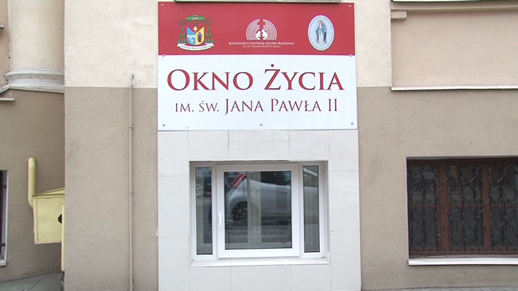 Dziewczynka pozostawiona w oknie życia!