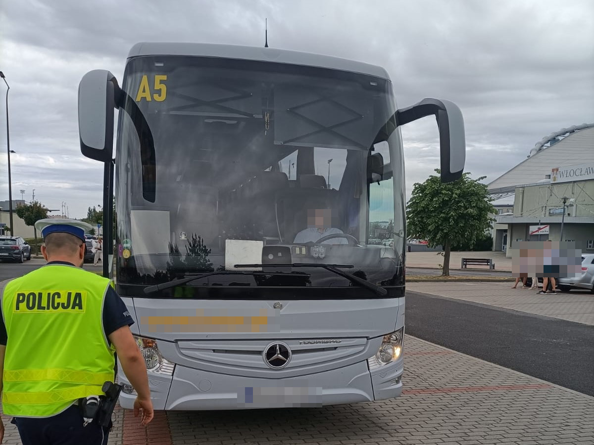 Kontrola autokarów w czasie wyjazdów letnich