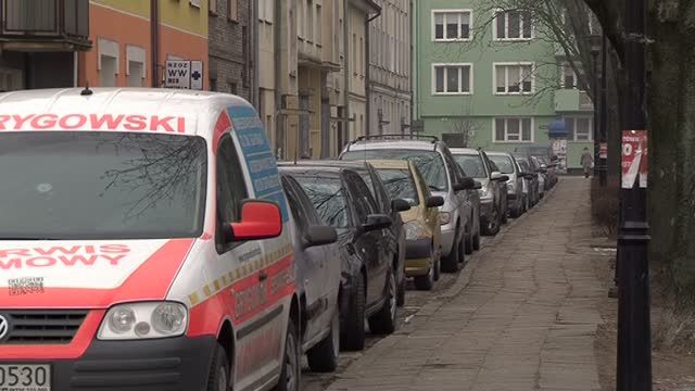 Będą płacić za parkowanie pod własnymi domami?