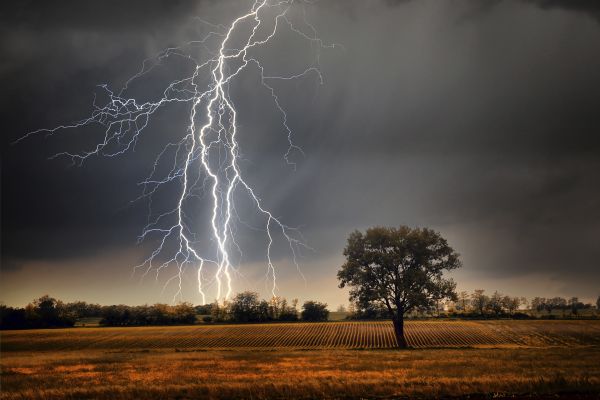 Ostrzeżenie o burzach i silnych opadach deszczu