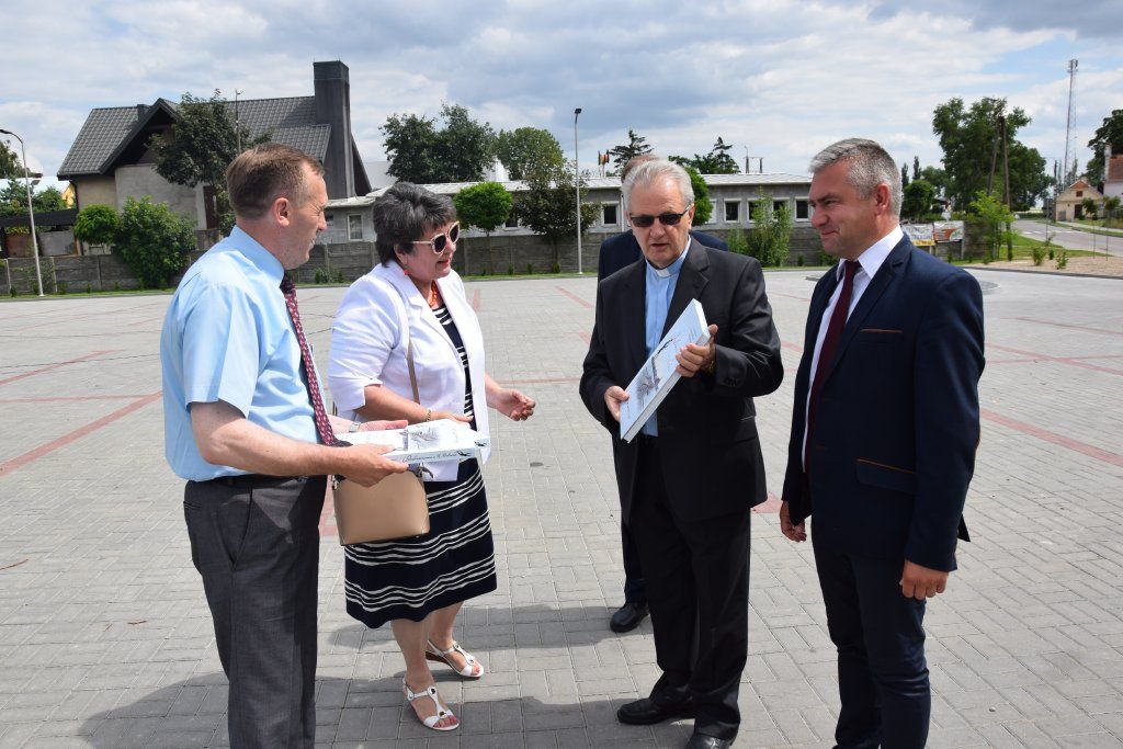 Chodecz. Nowy parking oficjalnie oddany do użytku- zdjęcia