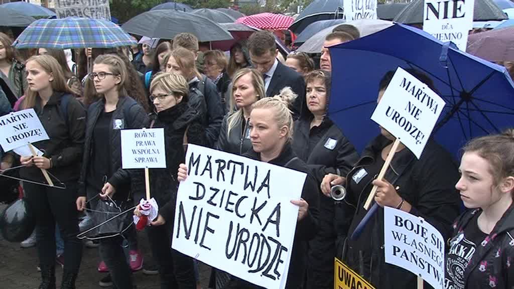 „Czarny Protest” zgromadził kilkuset mieszkańców!