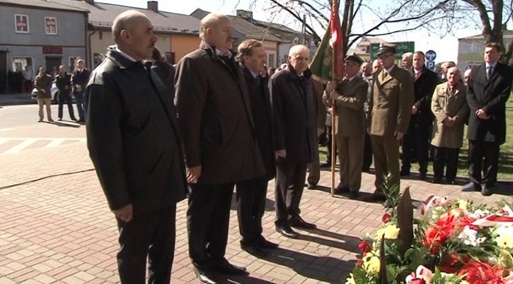 Izbica Kujawska. Pamiętają o Katyniu i Smoleńsku- zdjęcia z obchodów i wideo