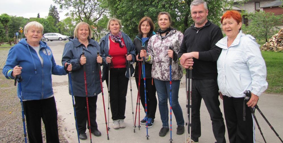 Jeżdżą na rolkach, chodzą z kijkami. Chodecz na sportowo!- zobacz zdjęcia