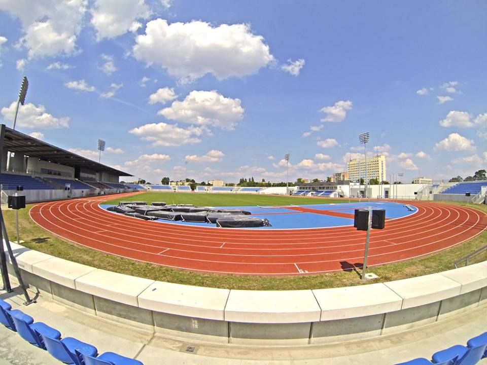 Kobiety pierwsze zagrają na nowym stadionie