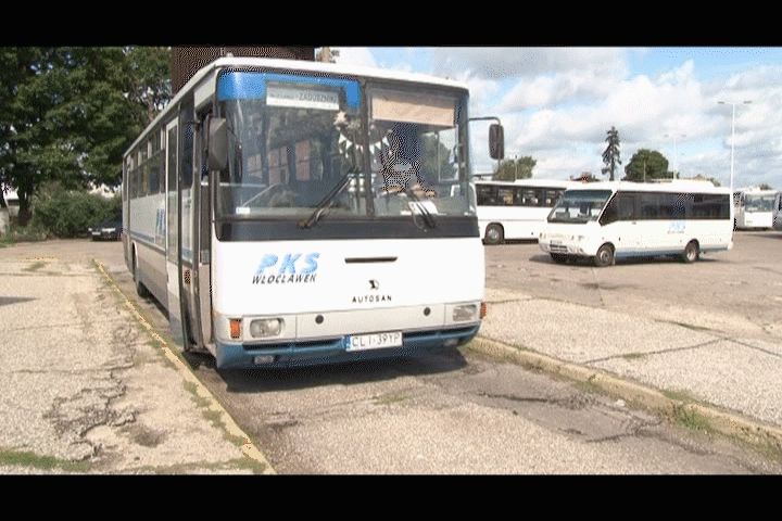 Mniej autobusów na drogach powiatu