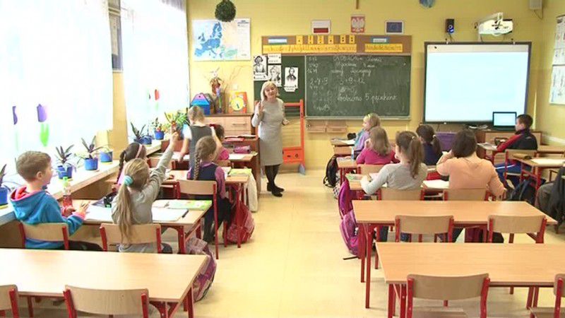 Mniej liczne klasy w szkołach podstawowych to efekt reformy edukacji!