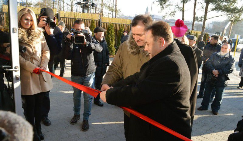 Nowy zakład otwarty! Lipnowianie pojadą mercedesami. Film!