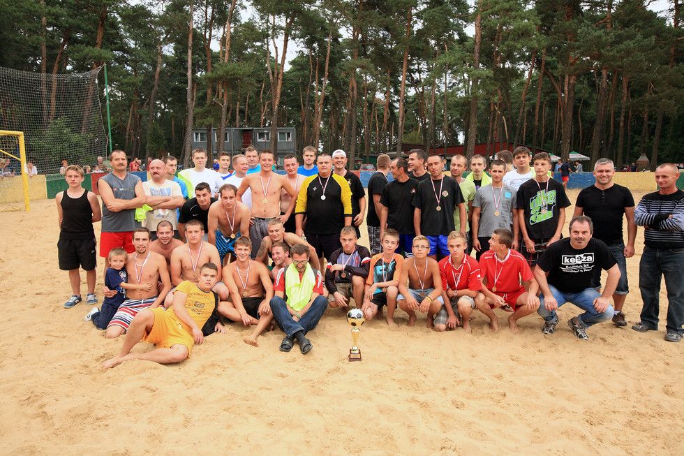 Tak bawili się mieszkańcy sołectw Strzyżki i Mstowo! Beach soccer, ognisko i tańce na trawie