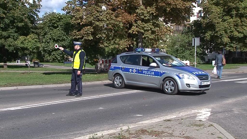 Trwa śledztwo w sprawie łapówek, które mieli brać policjanci z drogówki. Przesłuchują kierowców z całej Polski