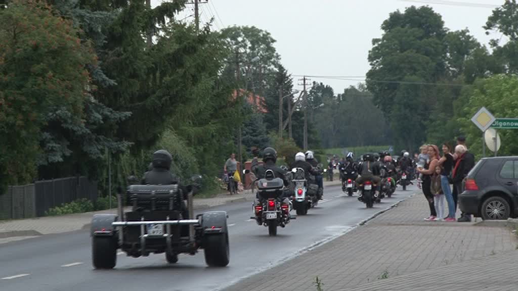 Wieczni chłopcy i ich stalowe rumaki nad jeziorem w Choceniu