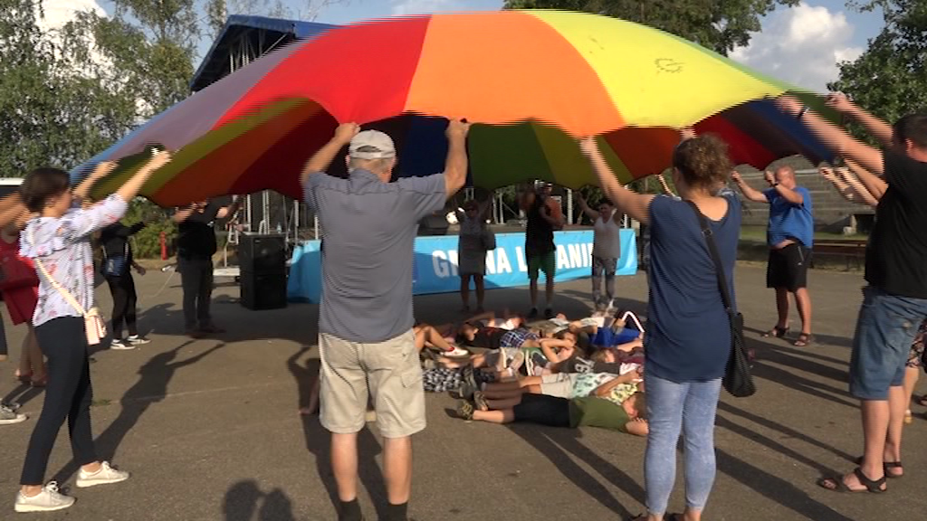 Zjeżdżalnie, ognisko i muzyka – Piknik Rodzinny w Lubaniu