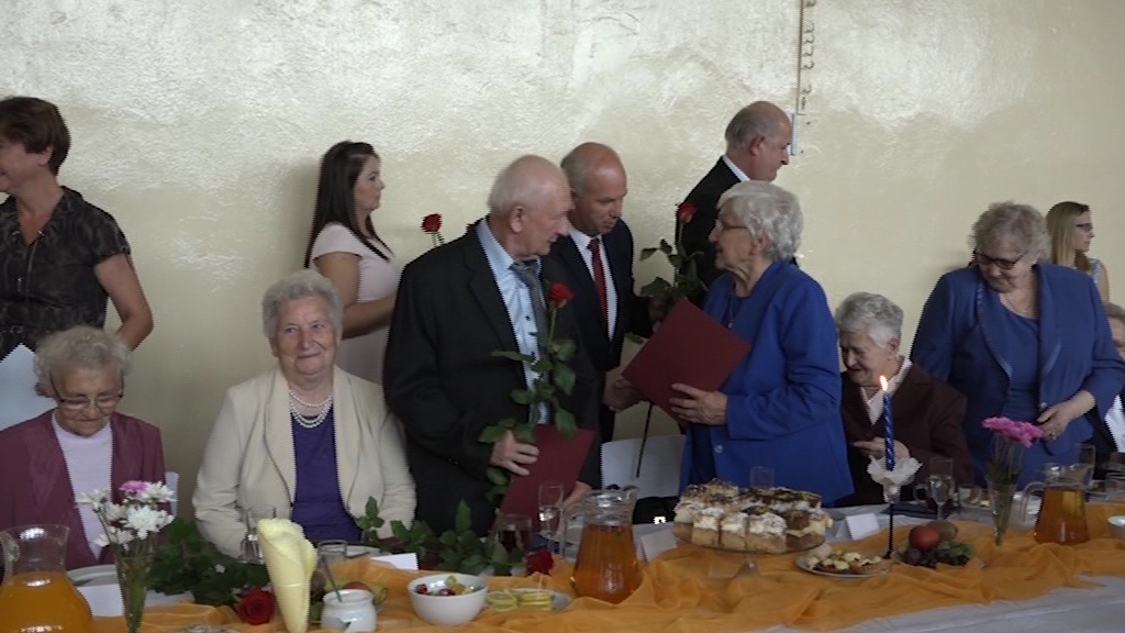 Dwadzieścia porcji jubileuszowego tortu w Lubrańcu