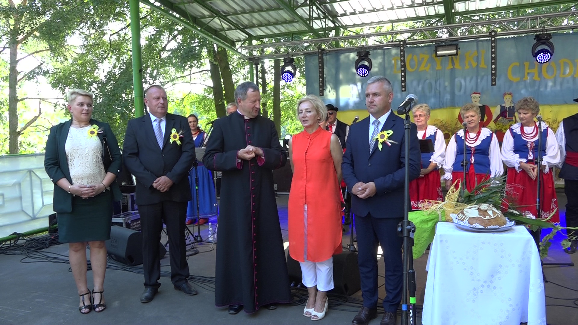 Parada maszyn i przepiękne wieńce – tak rolnicy z Chodcza dziękowali za plony